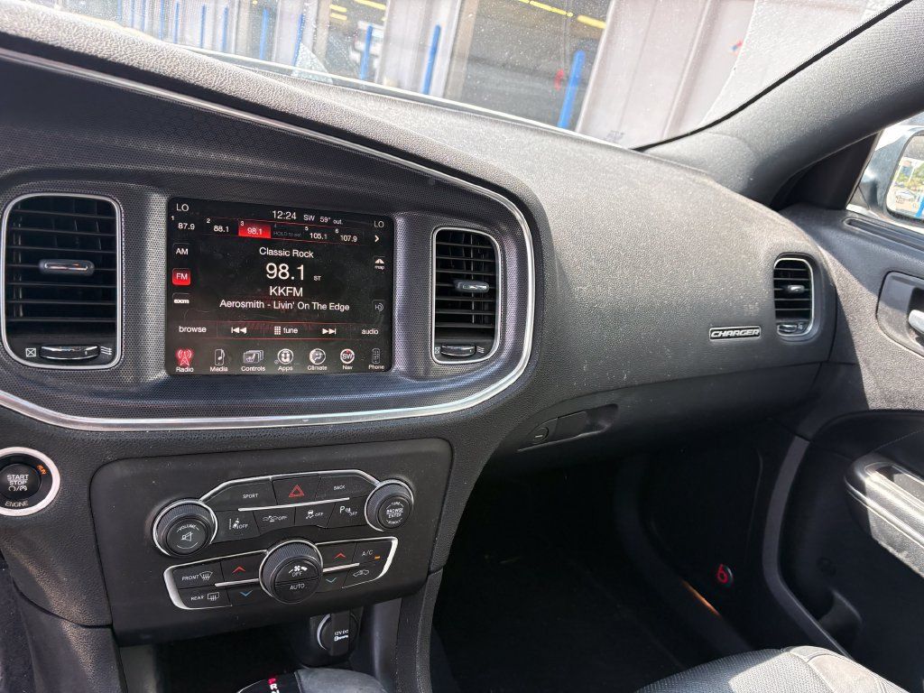 Used 2015 Dodge Charger SXT w/ AWD Premium Group image 21