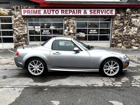 Used 2010 MAZDA MX-5 Miata Grand Touring w/ Premium Pkg image 14