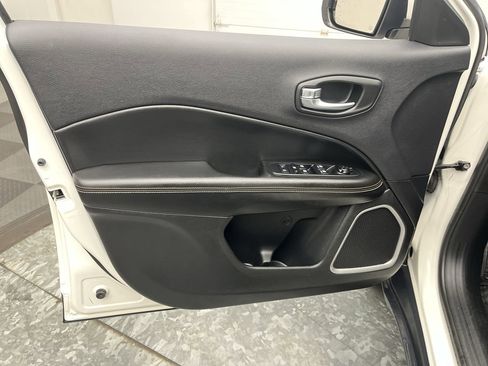 Used 2019 Jeep Compass Latitude w/ Cold Weather Group image 6