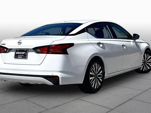 Used 2025 Nissan Altima 2.5 SV FWD image 13
