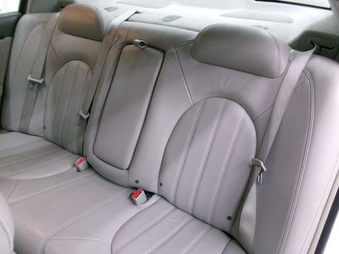 Used 2011 Buick Lucerne CXL FWD image 18