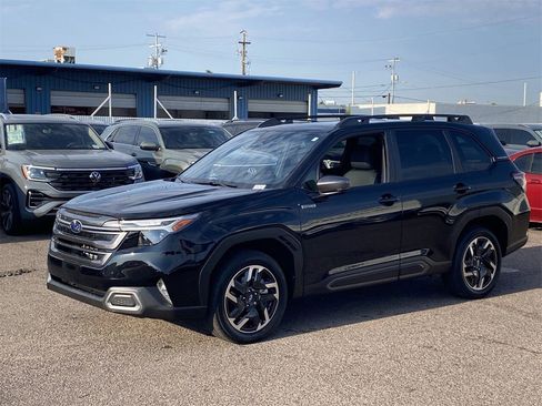 New 2025 Subaru Forester Limited w/ Popular Package image 3