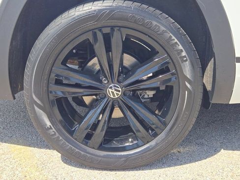 Used 2023 Volkswagen Atlas SEL R-Line AWD/4WD image 11