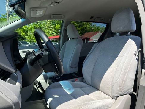Used 2015 Toyota Sienna LE FWD image 10