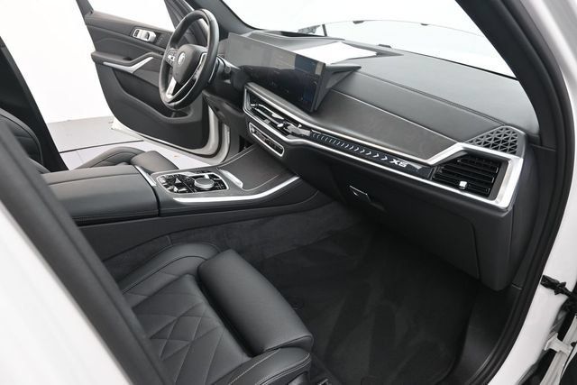 Used 2025 BMW X5 xDrive50e AWD/4WD image 28