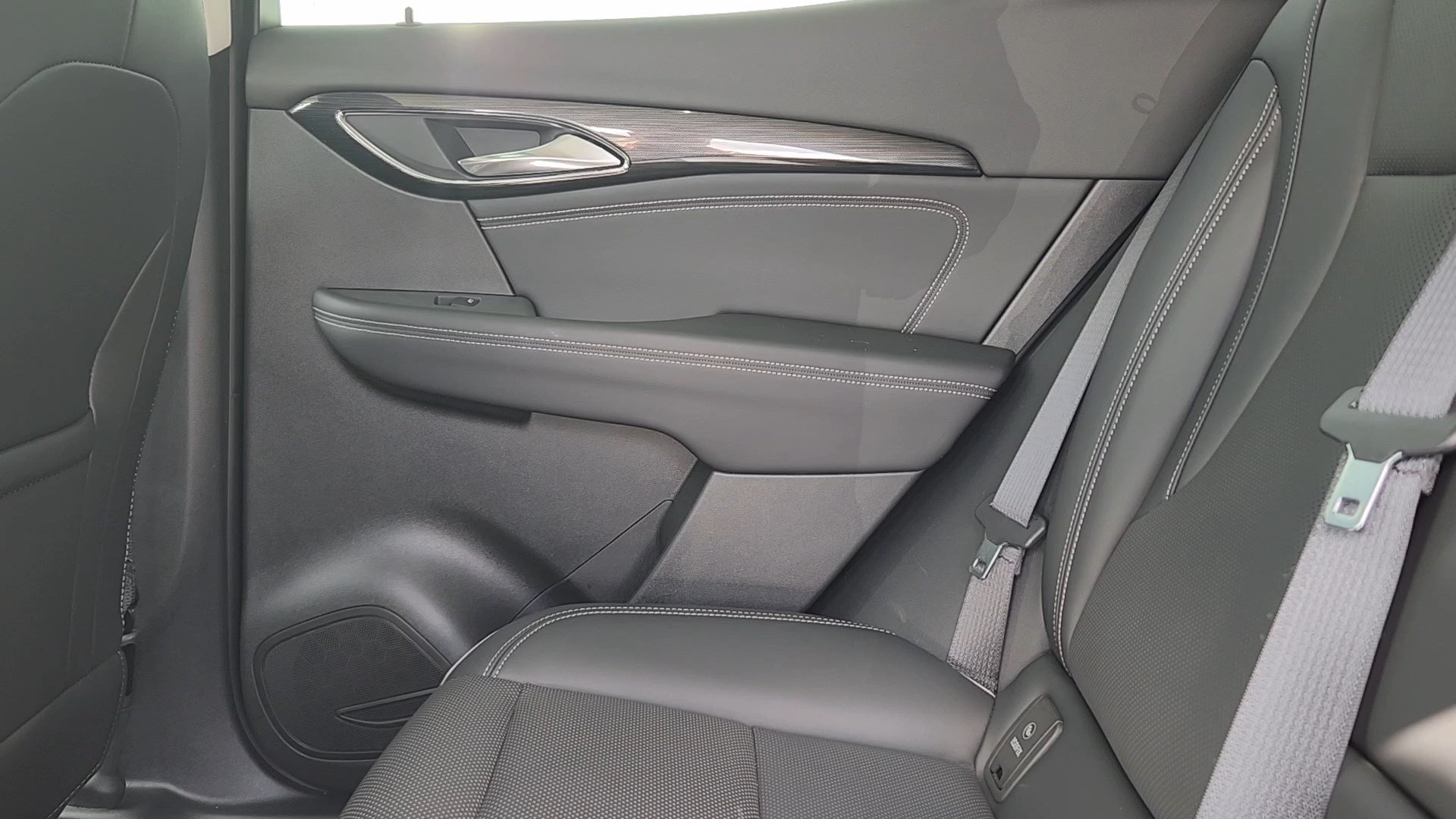 Used 2022 Buick Envision Essence w/ Safety Package AWD/4WD image 16