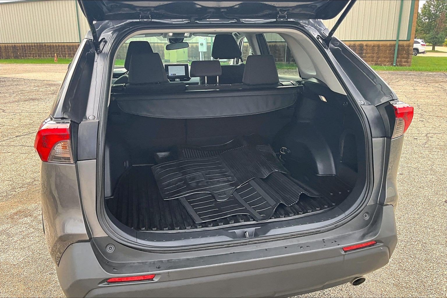 Used 2024 Toyota RAV4 LE AWD/4WD image 19