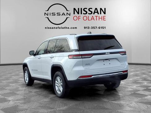 Used 2023 Jeep Grand Cherokee Laredo image 3