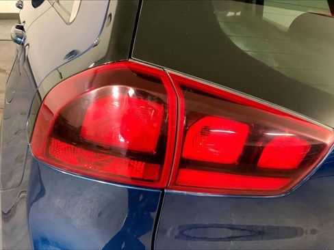 Used 2020 Kia Niro LX image 27