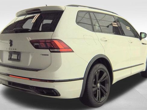 Used 2023 Volkswagen Tiguan SE R-Line AWD/4WD image 7