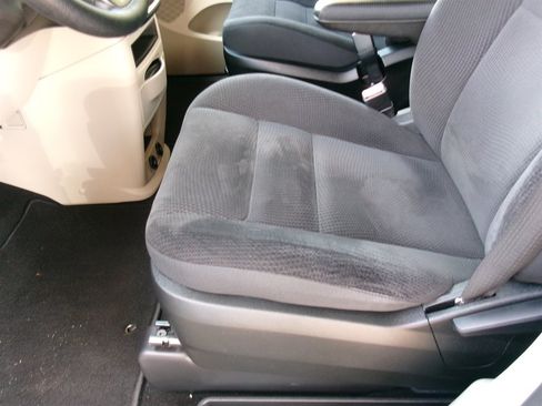Used 2018 Dodge Grand Caravan SE w/ UConnect Hands-Free Group FWD image 13