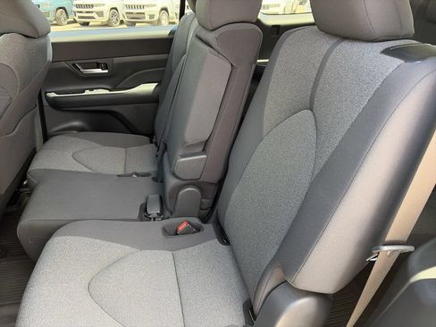 Used 2025 Toyota Grand Highlander FWD image 33