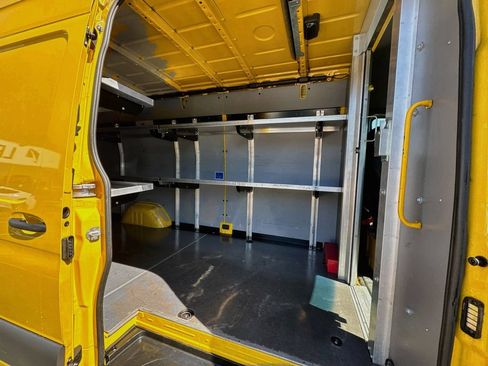 Used 2021 Mercedes-Benz Sprinter 2500 image 9