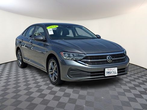 Used 2024 Volkswagen Jetta SE FWD image 1
