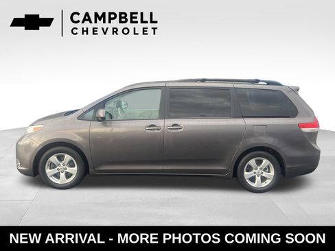 Used 2012 Toyota Sienna LE FWD image 2