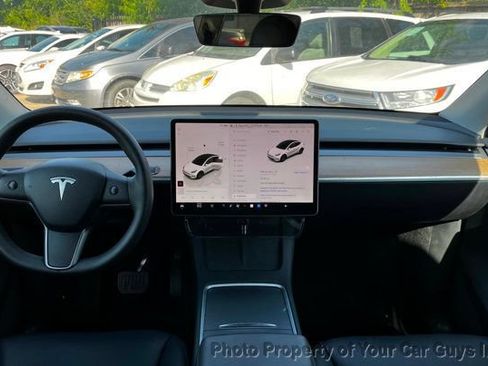 Used 2024 Tesla Model Y 2WD image 7