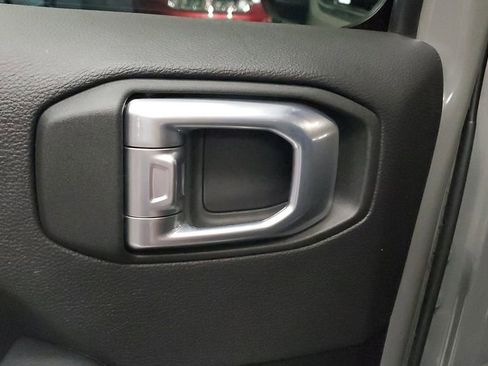 Used 2022 Jeep Wrangler Unlimited Sahara AWD/4WD image 16