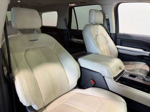 Used 2019 Ford Expedition Platinum image 32