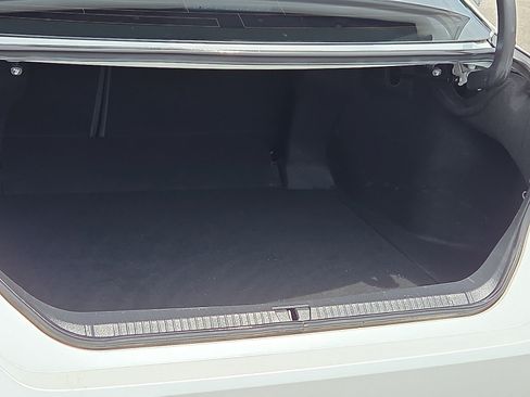 Used 2019 Toyota Avalon Touring FWD image 9