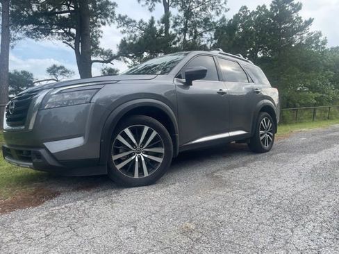 Used 2025 Nissan Pathfinder Platinum w/ Cargo Package AWD/4WD image 3