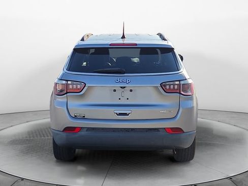 Used 2017 Jeep Compass Latitude w/ Popular Equipment Group FWD image 4
