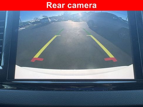 Used 2023 Chrysler Pacifica Touring-L image 6