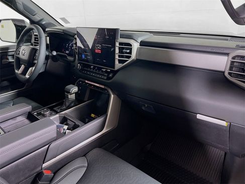 Used 2025 Toyota Tundra Limited image 25
