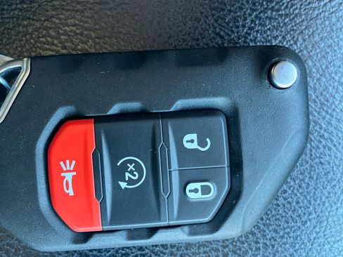 Used 2024 Jeep Wrangler Unlimited w/ Convenience Group image 36