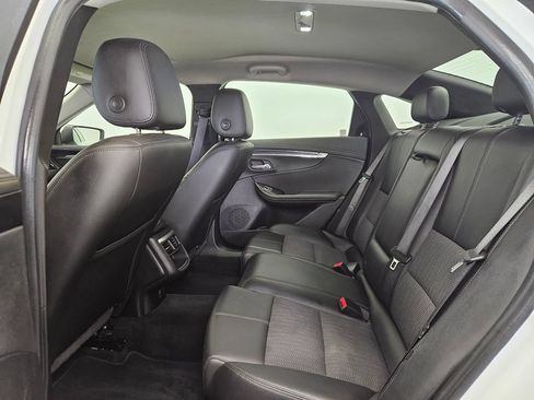 Used 2016 Chevrolet Impala LT w/ Convenience Package FWD image 10