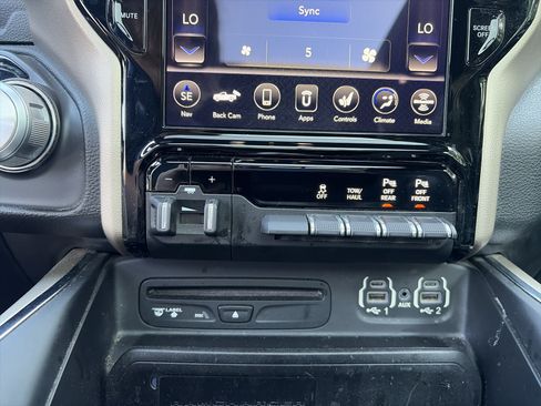 Used 2019 RAM 1500 Laramie AWD/4WD image 42
