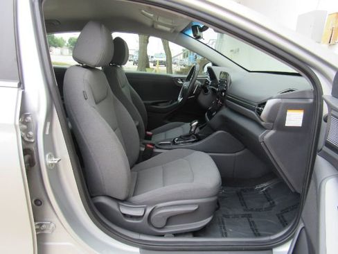Used 2022 Hyundai Ioniq SE image 21