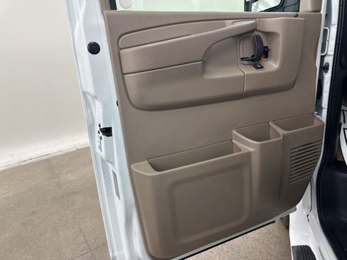 Used 2011 Chevrolet Express 1500 image 39