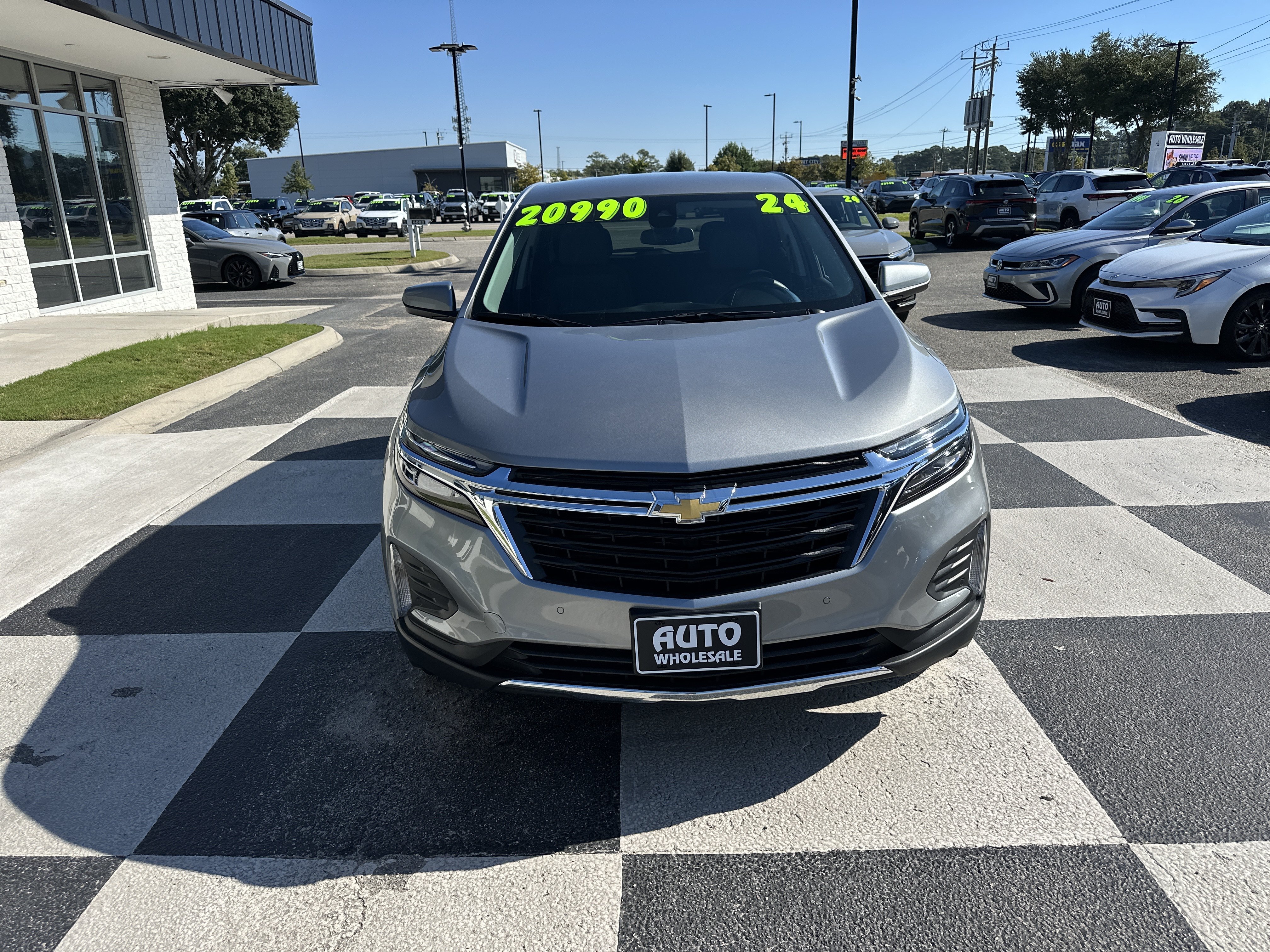Used 2024 Chevrolet Equinox LT w/ LPO, Floor Liner Package FWD image 2