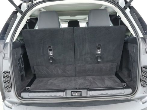 Used 2024 Land Rover Discovery S image 22