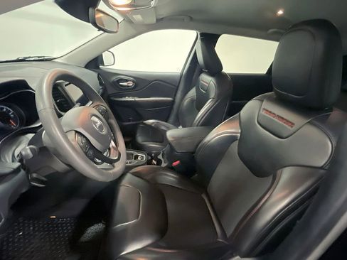 Used 2022 Jeep Cherokee Trailhawk image 3