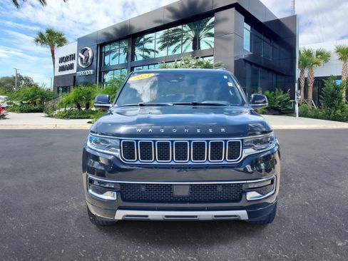 Used 2024 Jeep Wagoneer L Series II w/ Flexible Seating Group AWD/4WD image 2