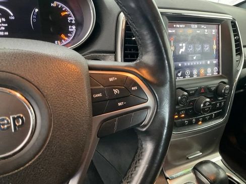 Used 2018 Jeep Grand Cherokee Laredo RWD image 9