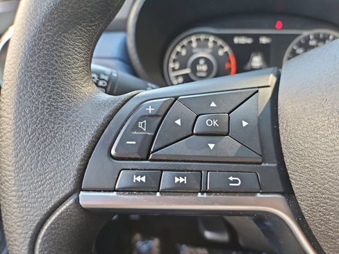 Used 2025 Nissan Versa SV FWD image 30