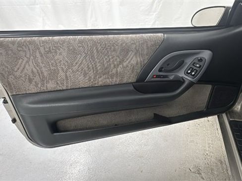 Used 2002 Chevrolet Camaro LT image 16