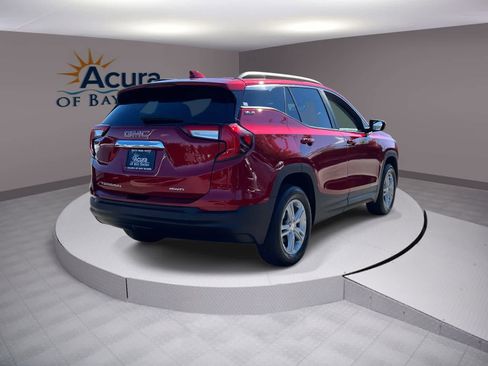 Used 2023 GMC Terrain SLE w/ Driver Convenience Package image 4