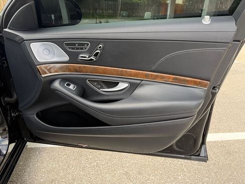Used 2015 Mercedes-Benz S 550 Sedan image 32
