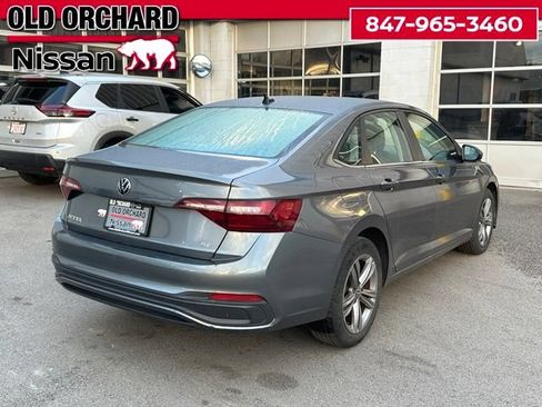 Used 2024 Volkswagen Jetta SE FWD image 5