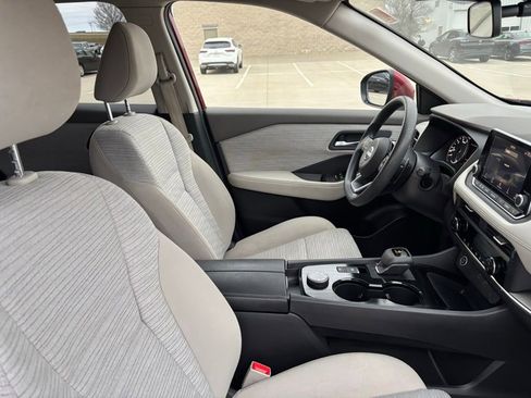 Used 2023 Nissan Rogue SV image 16