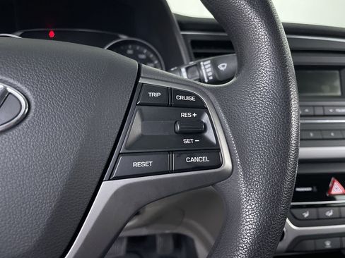 Used 2018 Hyundai Elantra SE image 24
