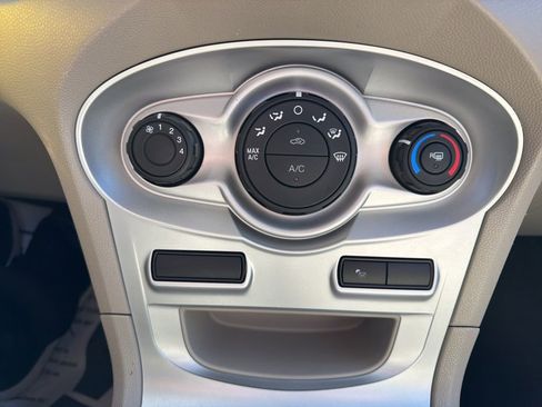 Used 2016 Ford Fiesta SE image 32