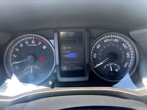 Used 2020 Toyota Tacoma TRD Sport AWD/4WD image 25
