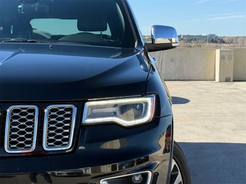 Used 2018 Jeep Grand Cherokee Overland image 4