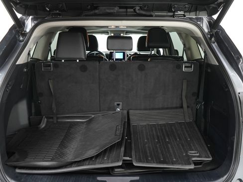 Used 2023 Toyota Highlander XLE image 12