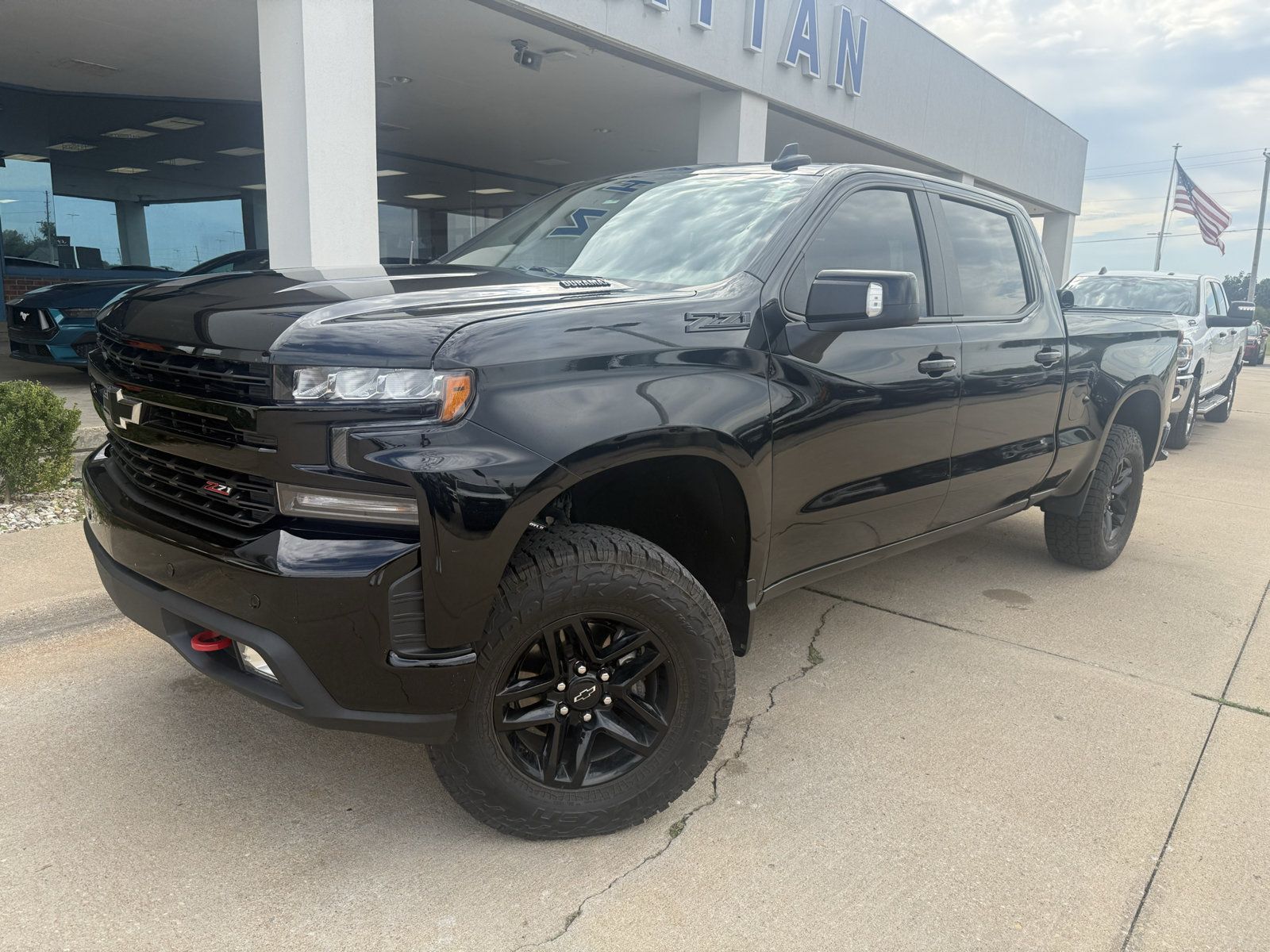 Used 2022 Chevrolet Silverado 1500 LT Trail Boss w/ Convenience Package II AWD/4WD image 8