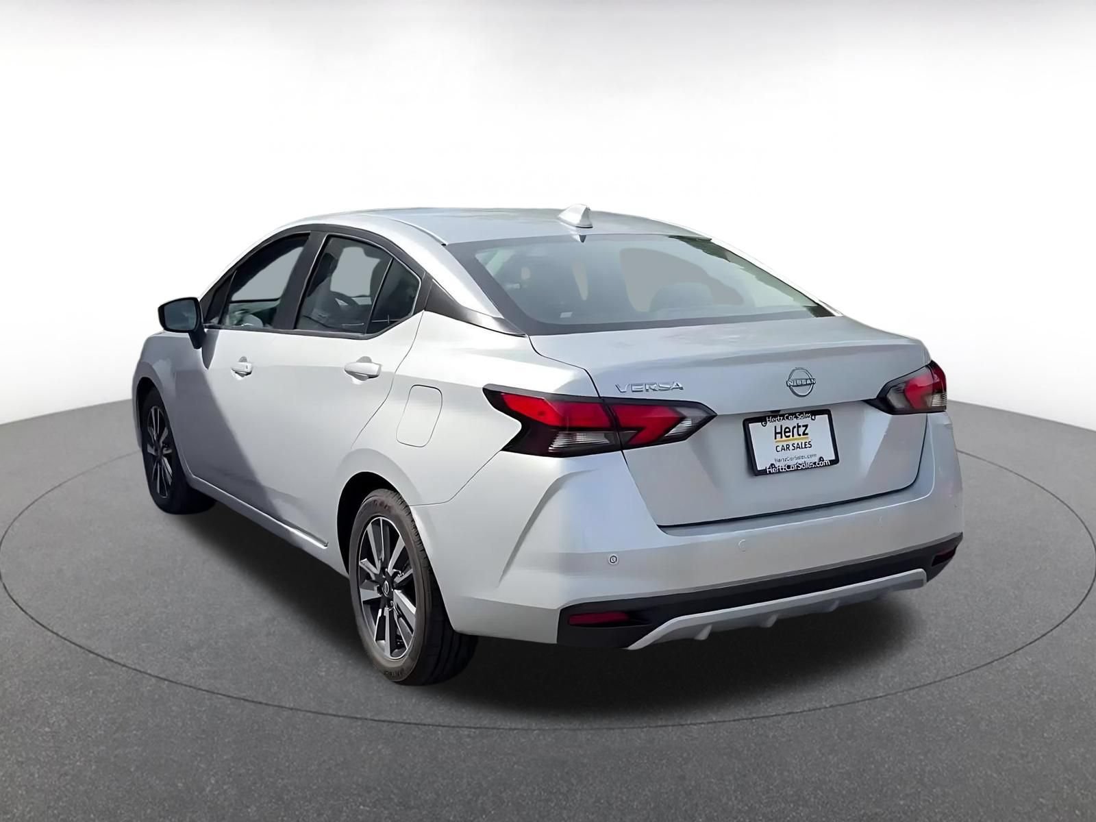 Used 2025 Nissan Versa SV FWD image 9